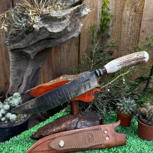 Faca em aço damasco